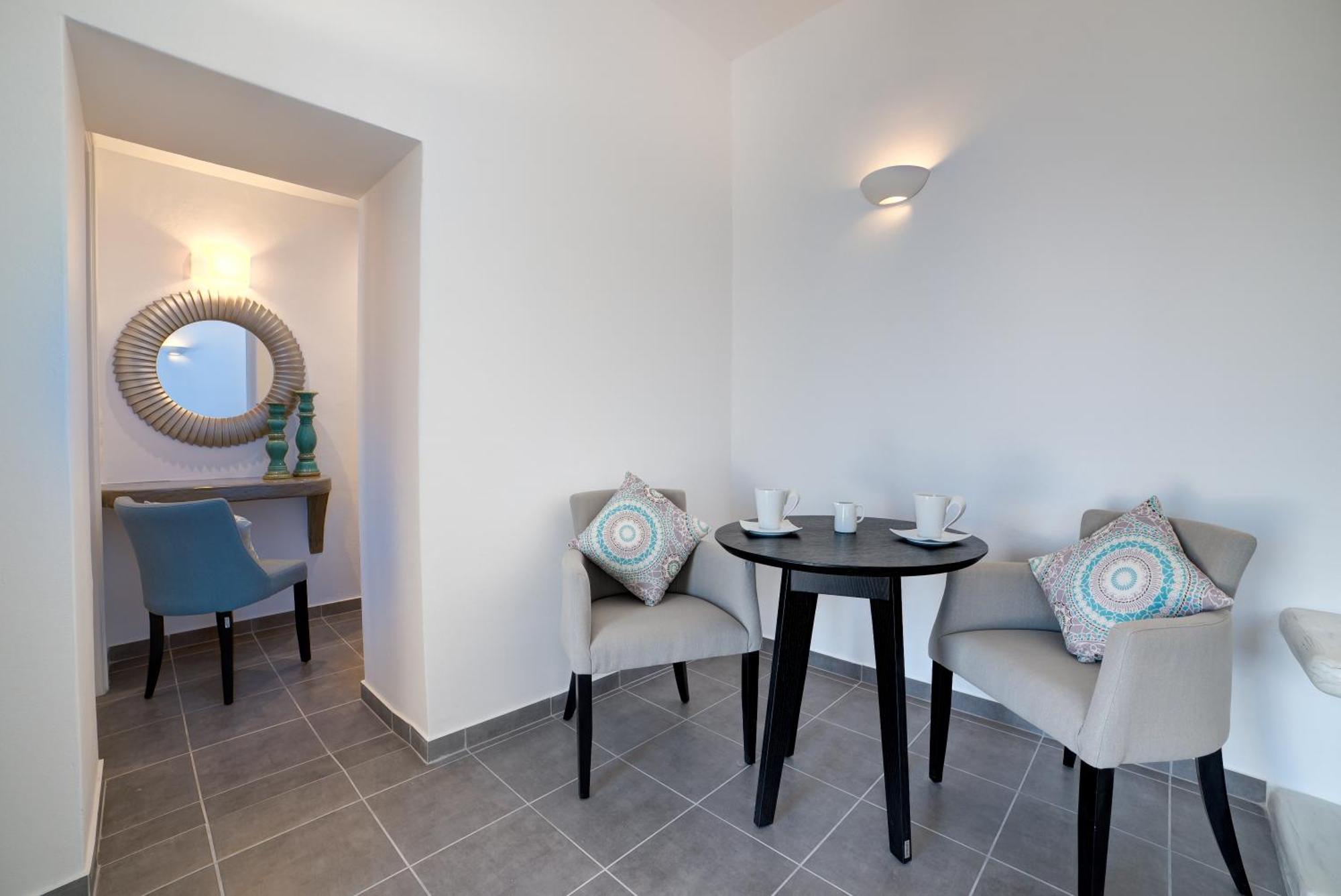 Remvi Suites Firostefani Bilik gambar